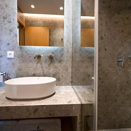 Eumorphia & העיירה סקיאתוס